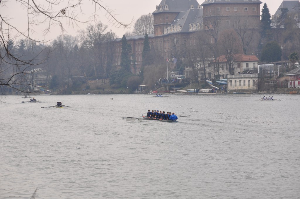 Immagine che contiene esterni, erba, edificio, segnale

Descrizione generata automaticamente